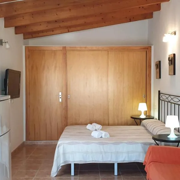 Acogedor estudio cerca de Playa Migjorn - ET-7015, hotel in Playa Migjorn