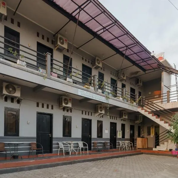 RedDoorz Syariah near Ciledug Station、チルボンのホテル