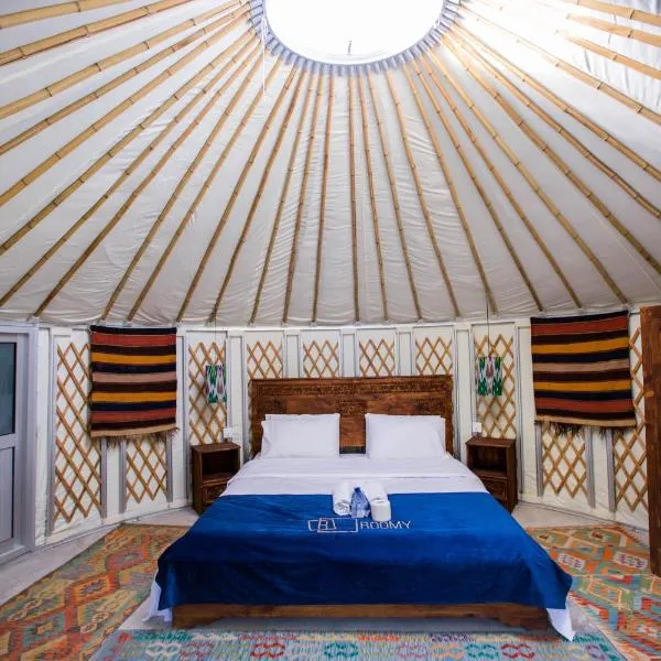 Roomy Yurts, Minapin Nagar Hunza, hotel a Hini