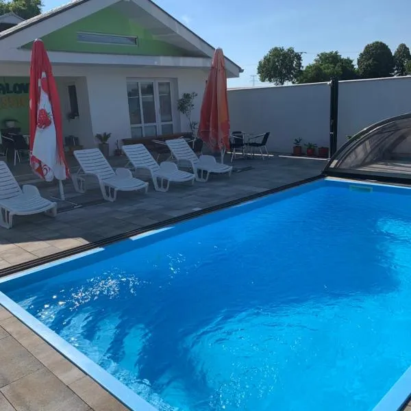 Bungalovy Classic, hotel v Podhájské
