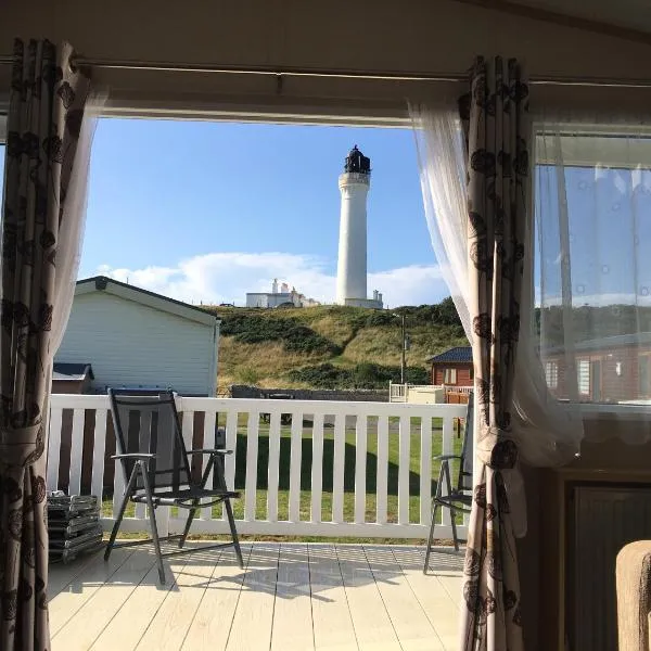 87 Lighthouse View Lodge, hotel v destinaci Lossiemouth