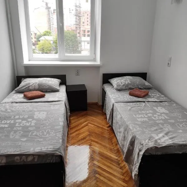 Дешеві кімнати біля парку, hotel v destinaci Ivano-Frankivsk