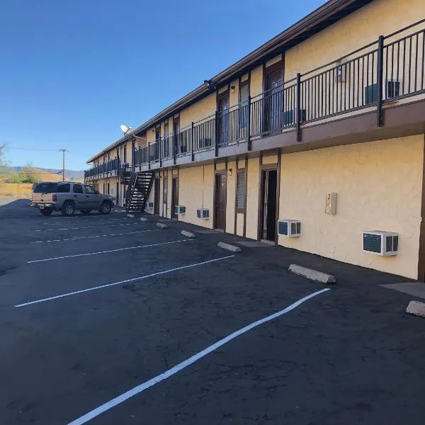 Golden Hills Motel: Tehachapi şehrinde bir otel