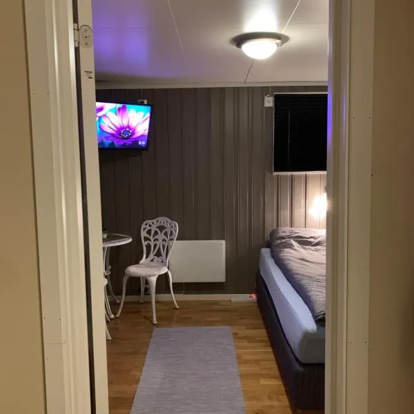 Cozy & private room in the middle of Lofoten, готель у місті Лекнес