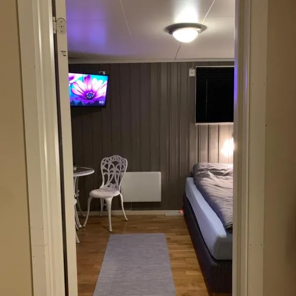 Cozy & private room in the middle of Lofoten: Leknes şehrinde bir otel