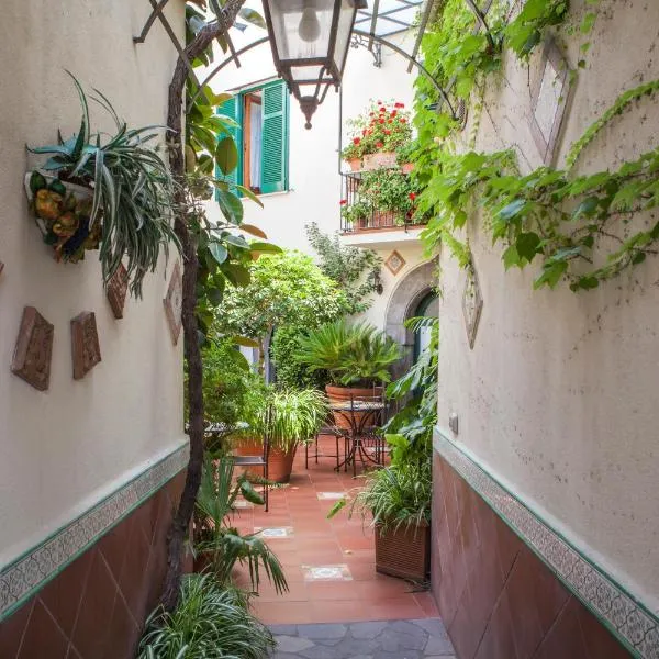 Villa Elisa Holiday Home, hotel in Sorrento