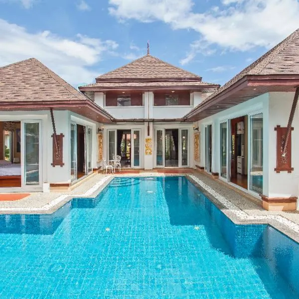 Thai style villa with very beautiful private pool, hotel v destinaci Kamala pláž