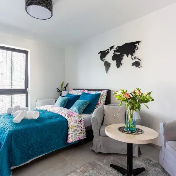 Luxury Apartment with Large Terrace, hotel in Wrocław