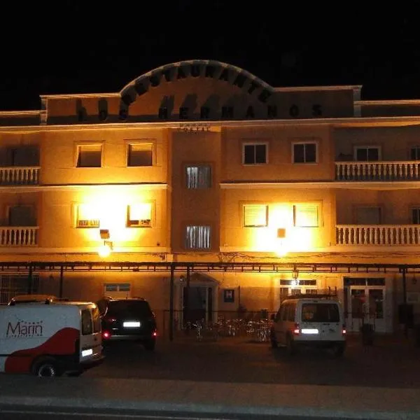 Hostal Los Hermanos, hotel in Zújar