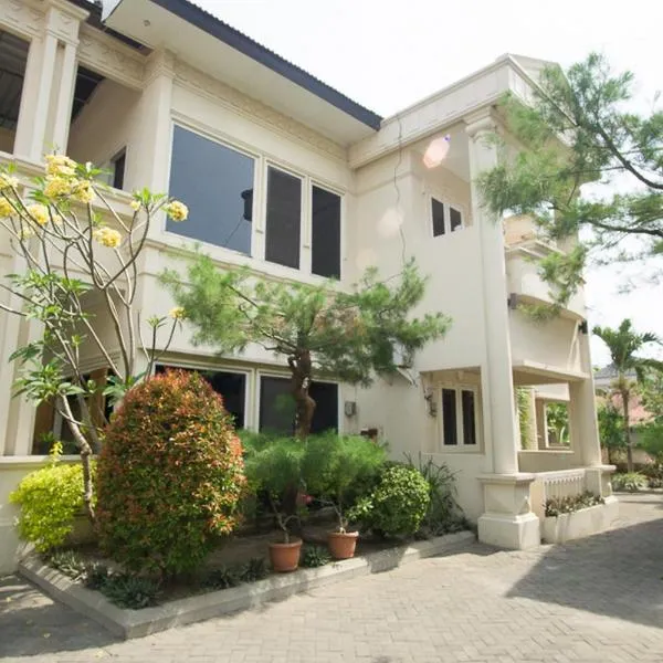 RedDoorz near Rumah Sakit Baptis Kediri, hótel í Kediri