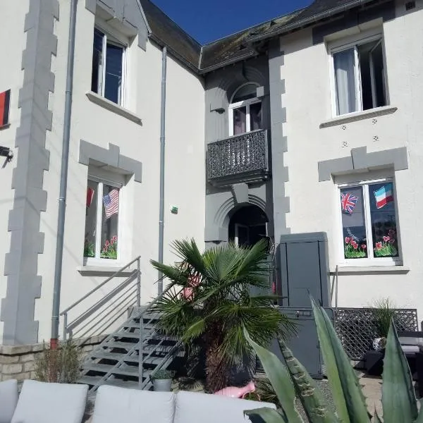 HÔTEL Le 6 3 Resto Home Petit Hôtel de Charme, viešbutis mieste Port-en-Bessin-Huppain