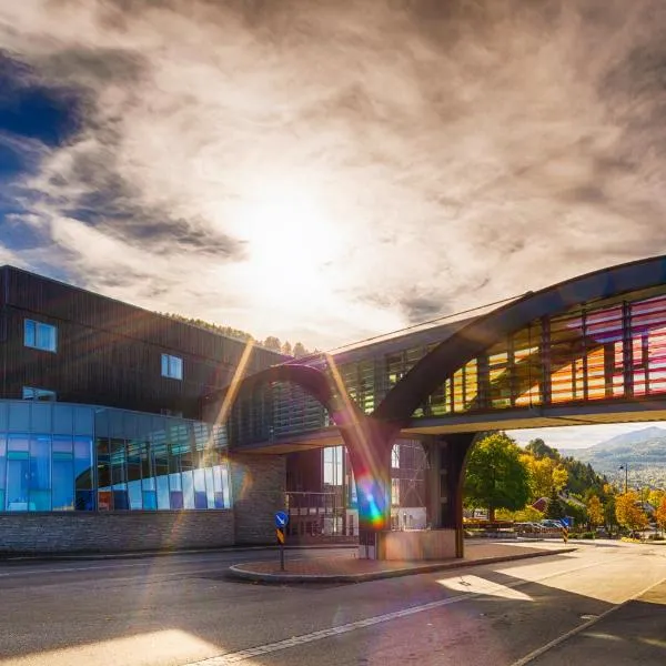 Thon Hotel Surnadal: Valsøyfjord şehrinde bir otel