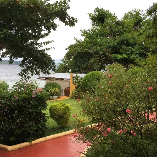 Eagles Nest Beach Resort, hotel in Davao City