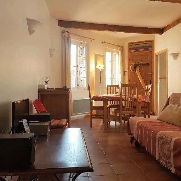 Appartement de charme à 50m de la plage de sable, hôtel à Collioure