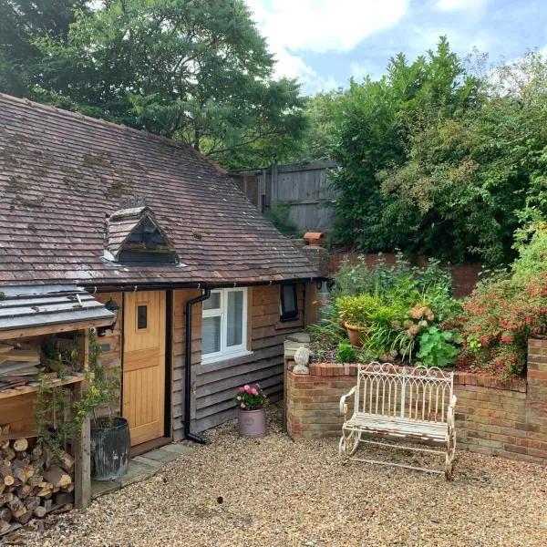 The Little Barn - Self Catering Holiday Accommodation, hotel in Haslemere