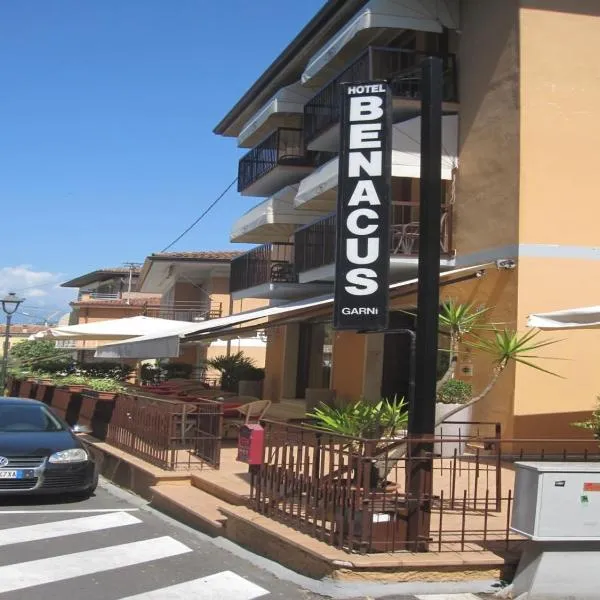 Hotel Benacus – hotel w mieście Bardolino