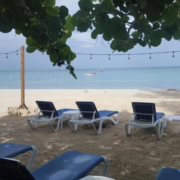 Firefly Beach Cottages, hotel en Negril