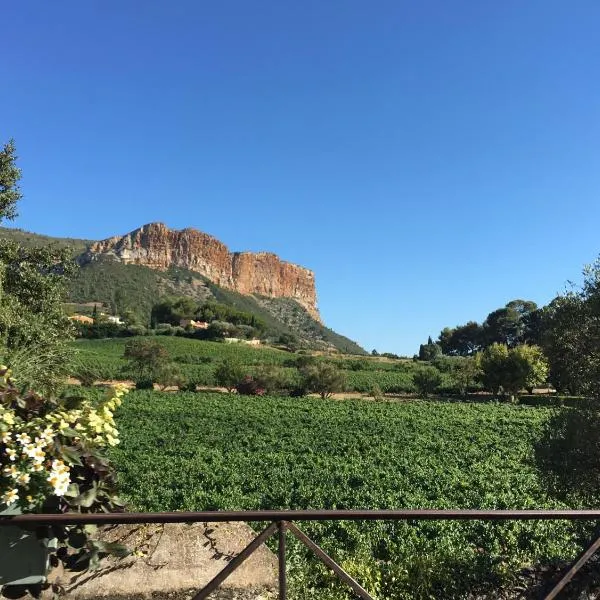 appartement cosy à 10 mètres du port de Cassis, מלון בקסיס