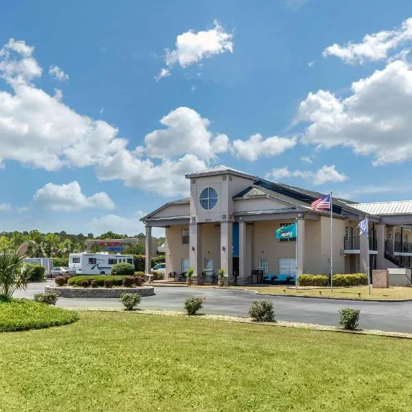 Suburban Studios at the University, hotel en Conway