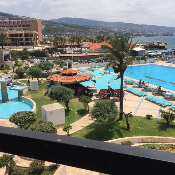 Beachfront Chalet in Aqualand Resort - Batroun, hotel v destinaci Batroûn