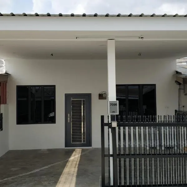Mersing little homestay with free WIFI, hotel v destinaci Mersing
