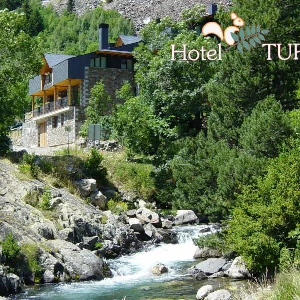 HOTEL TURPÍ, готель у місті Бенаске