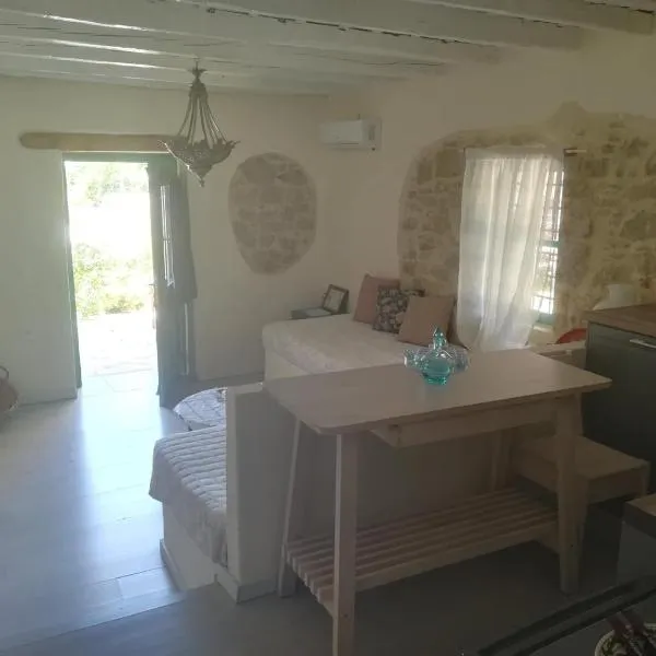 Kritikies Lasea, hotel v destinaci Pitsidia