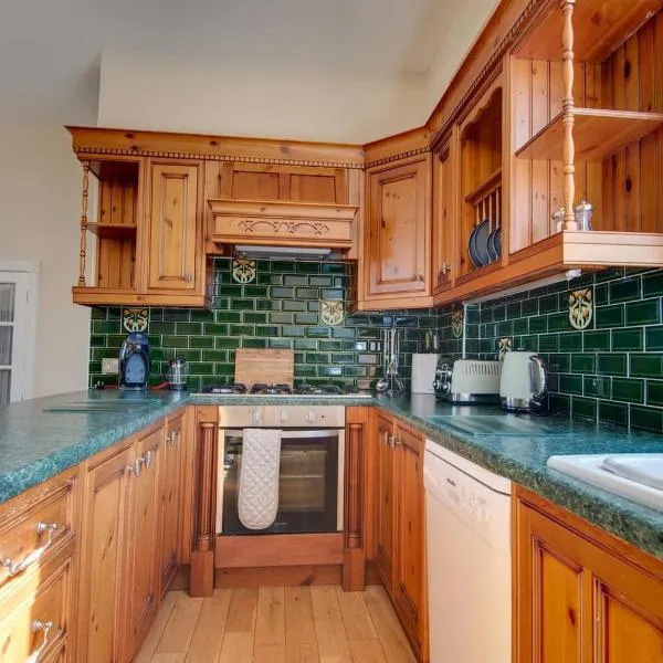 Carnegie Library: Shakespeare Apartment 3 Bedroom, hotel in Mexborough