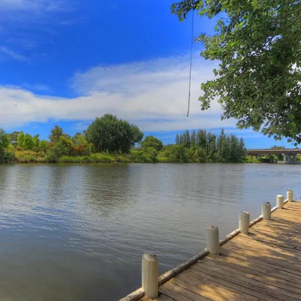 NRMA Bairnsdale Riverside Holiday Park, hotel di Lindenow