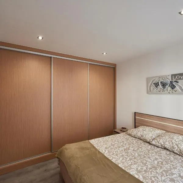 A L'Ombre du Pin "6" - Bright T2 near Disneyland and Paris, 1-4 Guests, hotel in Le Pin