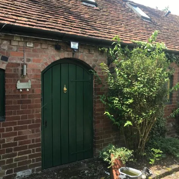 Pet Friendly Dairy Cottage, hotel v destinaci Solihull