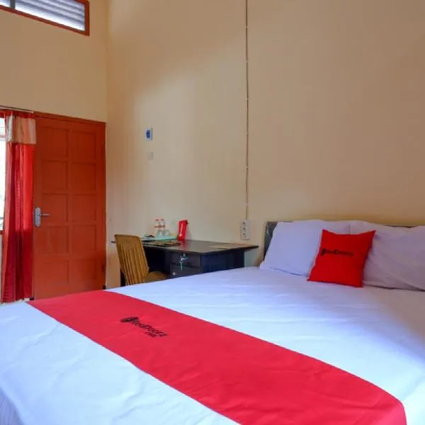 RedDoorz Syariah near Alun Alun Purwokerto, hotel v destinaci Purwokerto