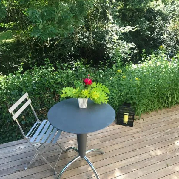 Le Mesnil – hotel w mieście Dancé
