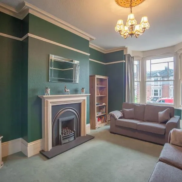 Hereford - Falcon House - Spacious 5 Bedroom House With Games Room - Sleeps 14 Guests - Great Property For Family & Friends Gathering Together - Hosted by RENTMYHOUSE, hotel v destinaci Hereford