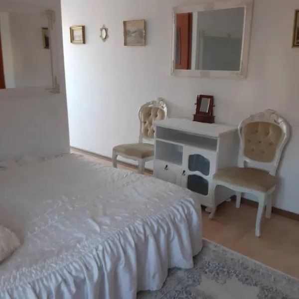 Zajazd Ponikiew - Noclegi Wadowice, hotel v destinaci Wadowice