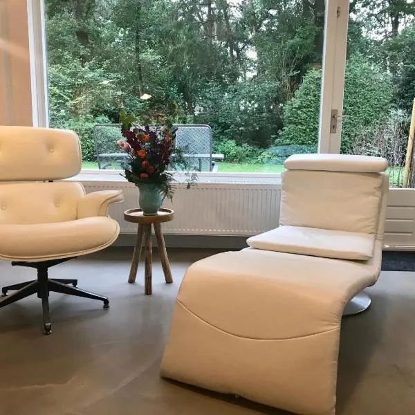 Natuurpark Hoefbos Boshuisje Veluwe, hotel i Otterlo