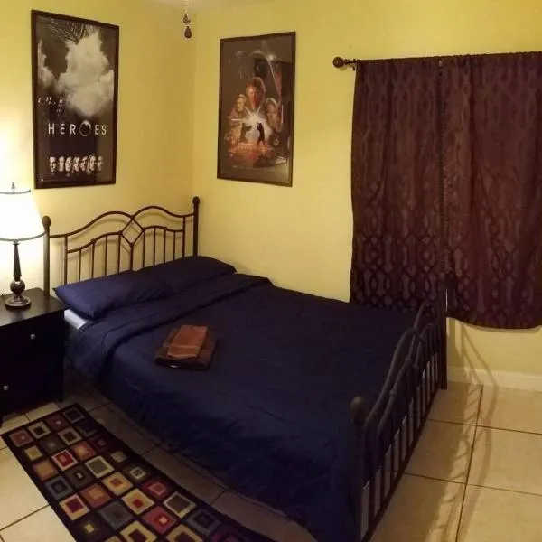 B2 Private Room With 55" Smart TV Near Everything, hotel v Orlandu