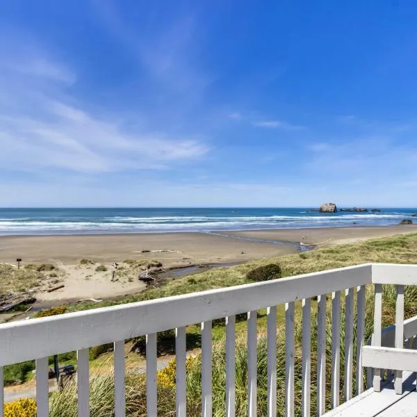 Spindrift Oceanfront Home - The Helm, hotel em Bandon