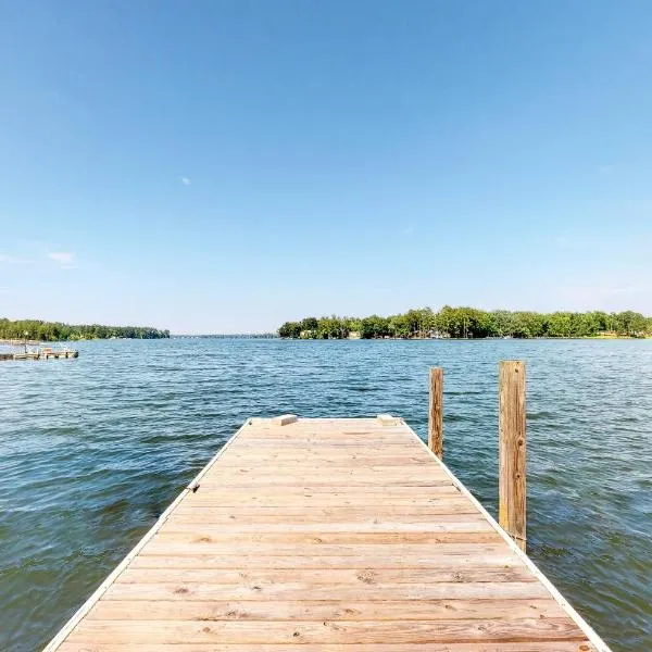 Rocky Creek Cabin A, hotel en Leesville