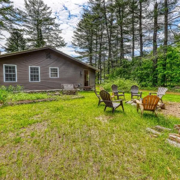 Pine's Way Camp, hotel in Adirondack