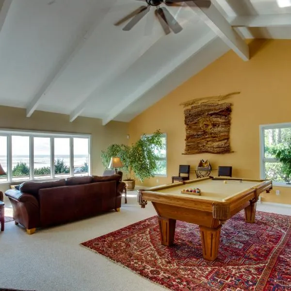 Hidden Luxury Beachfront Estate, hotel in Yachats