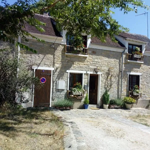 Charmante Maison à Recloses, hotel din Le Vaudoué