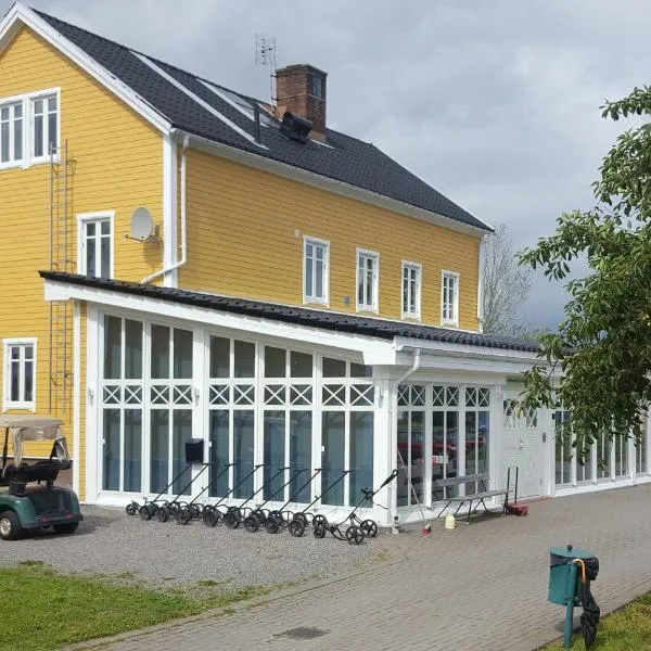 Melleruds Golfklubb Bed & Breakfast, hotel em Köpmannebro