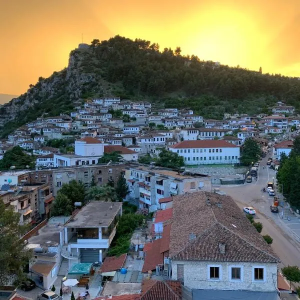 MERKO HOTEL, hotel in Poliçan