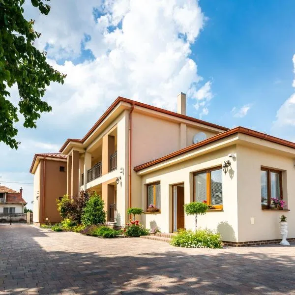 Villa Ephélia، فندق في Gabčíkovo