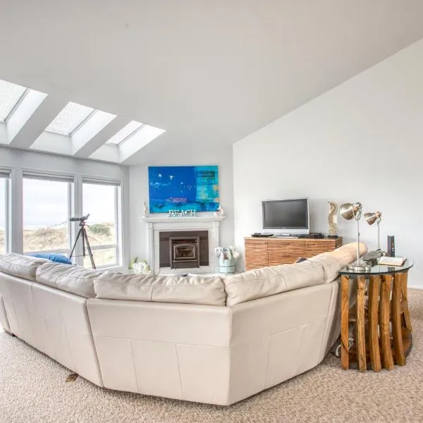 3 Bed 3 Bath Vacation home in Bayshore Beach Club, hotel in Waldport