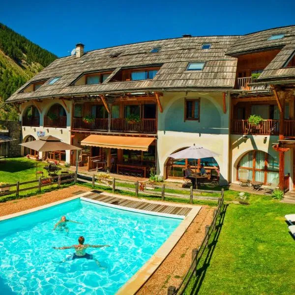 Hôtel & Spa La Ferme de l'Izoard, hotel di Arvieux