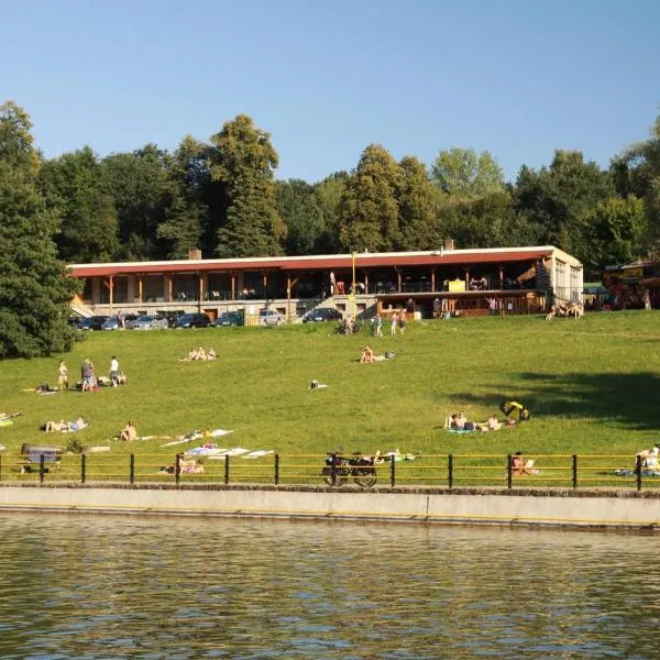 Restaurace penzion Pod Šumárníkem, hotel v destinaci Tvarožná Lhota