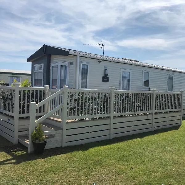 Spacious Holiday Home - Romney Sands, ξενοδοχείο σε Littlestone-on-Sea