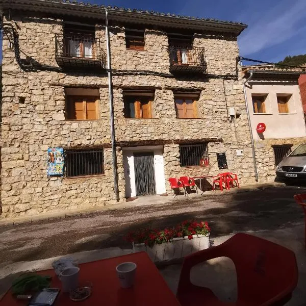 Casa Rural y Albergue Tormon, hotel in El Vallecillo